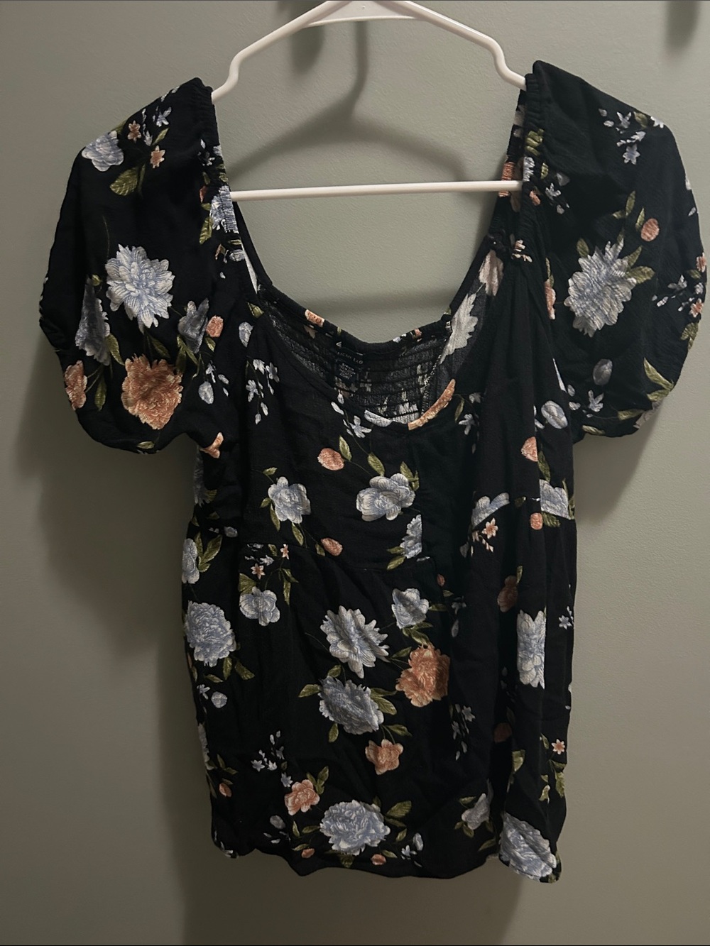 American Eagle Outfitters Black Floral Puff-Sleeve Blouse